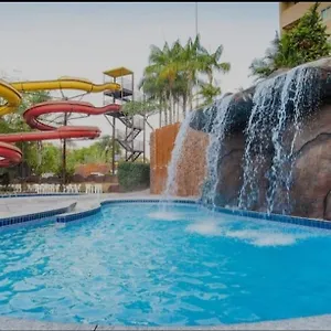 https://golden-dolphin-grand-hotel.caldasnovashotels.com